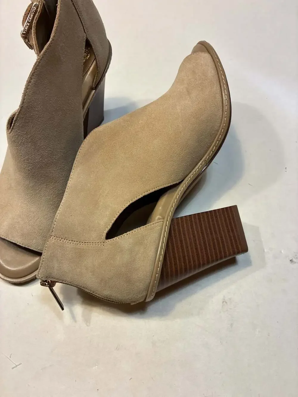 Vince Camuto pre owned